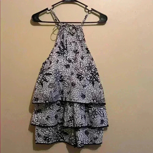 Urban Outfitter Floral Romper - Picture 2 of 3